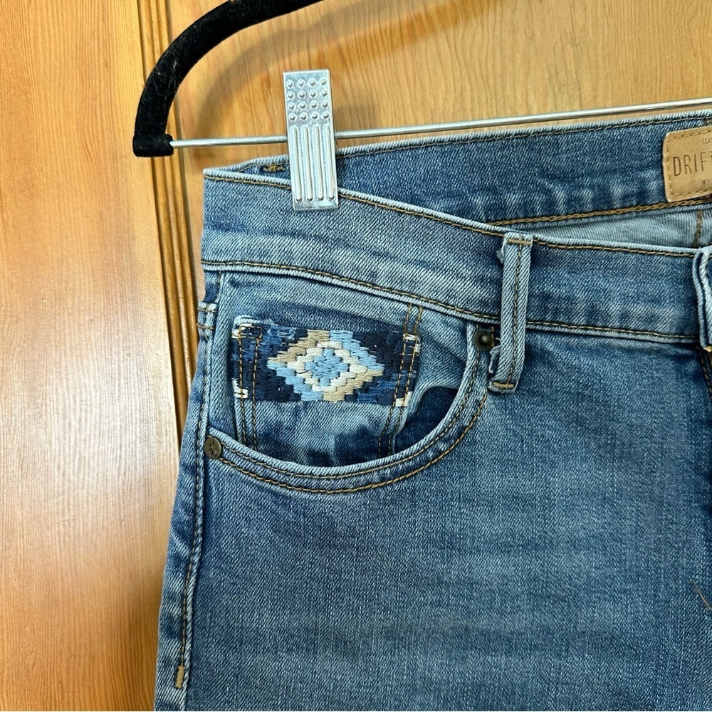 driftwood colette cropped straight leg southwestern aztec embroidered jeans - Picture 3 of 7